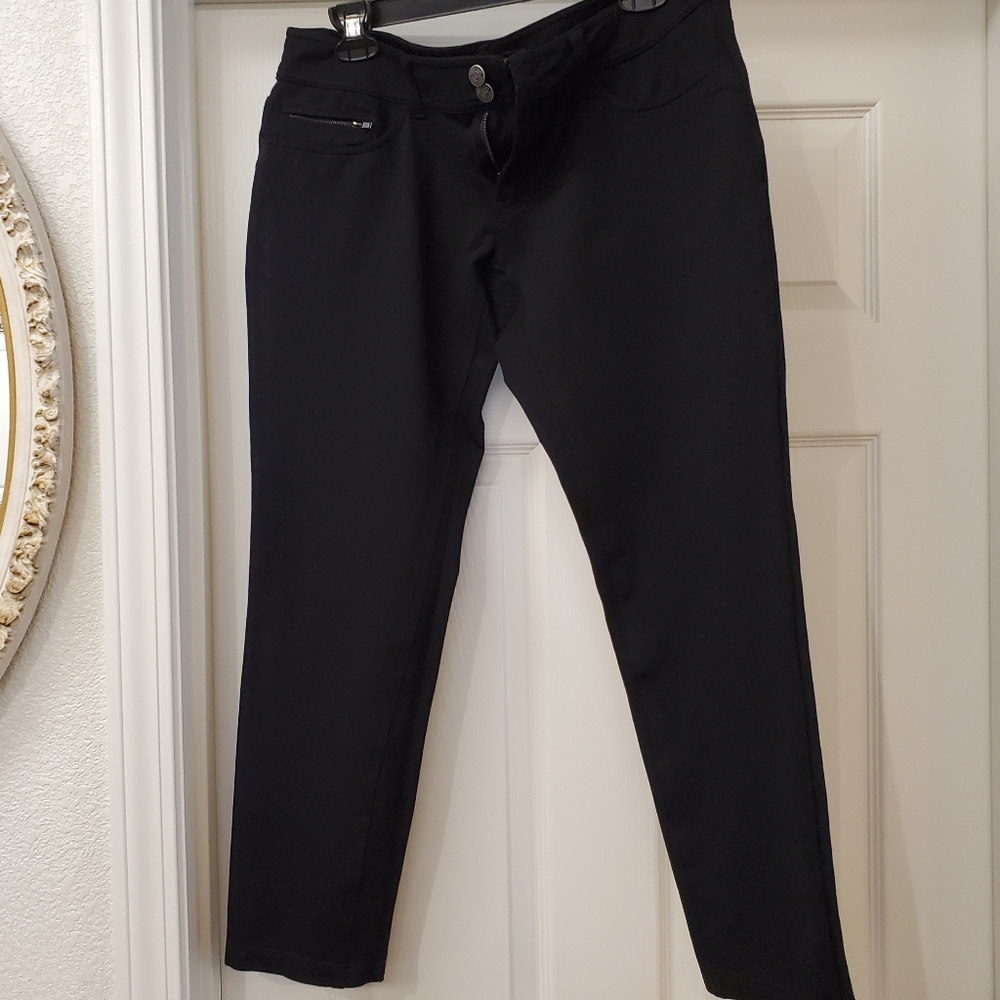 Seven7 ladies skinny pants are a size 12.